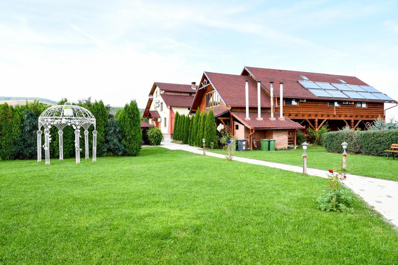 ホテルCasa Moteasca Mihai Viteazu  エクステリア 写真