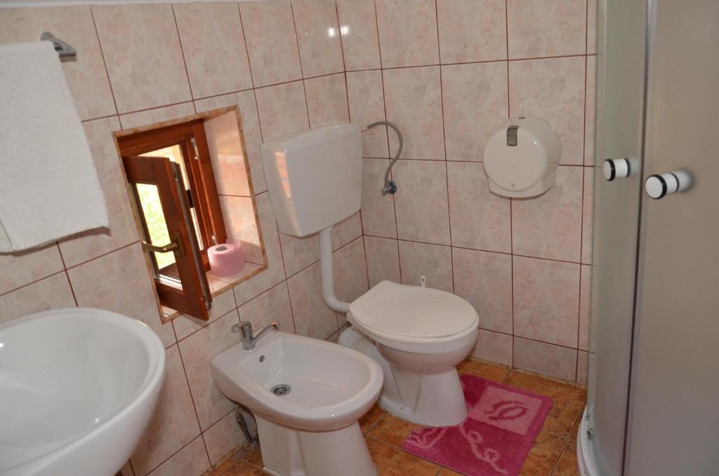 ホテルCasa Moteasca Mihai Viteazu  部屋 写真
