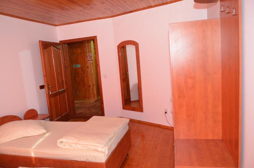 ホテルCasa Moteasca Mihai Viteazu  部屋 写真