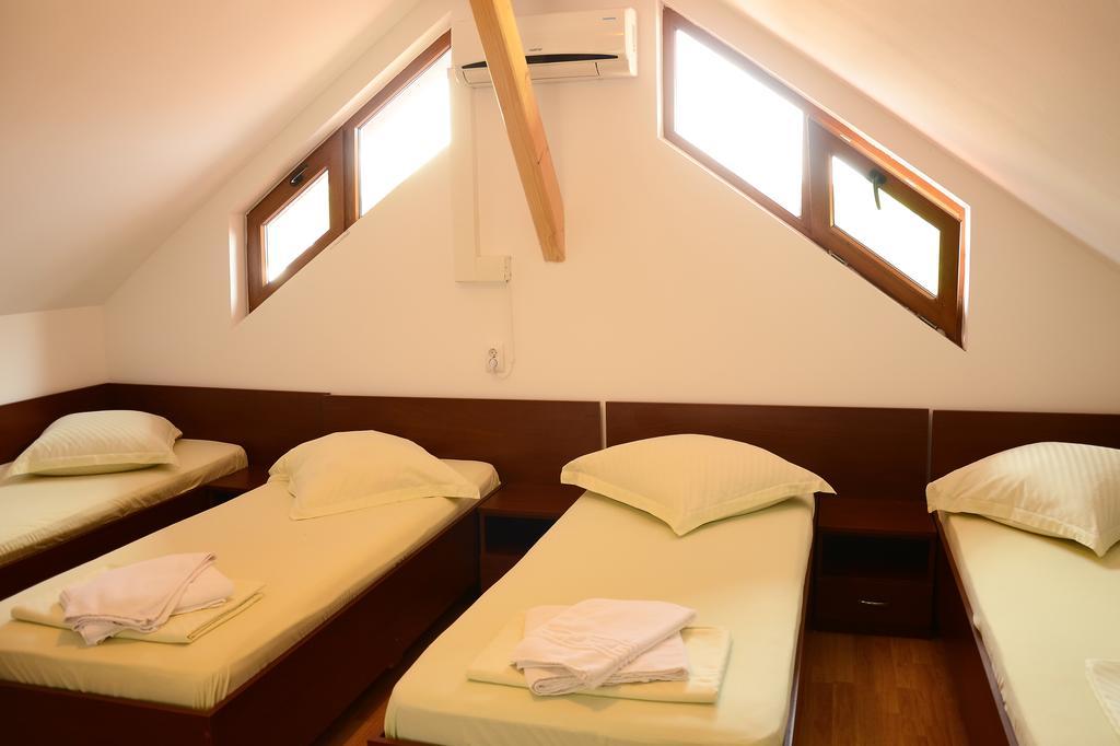 ホテルCasa Moteasca Mihai Viteazu  エクステリア 写真